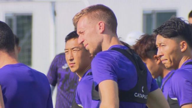 火舞脱了内裤打开腿让男人桶